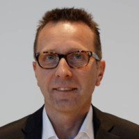 Dennis Henriksen