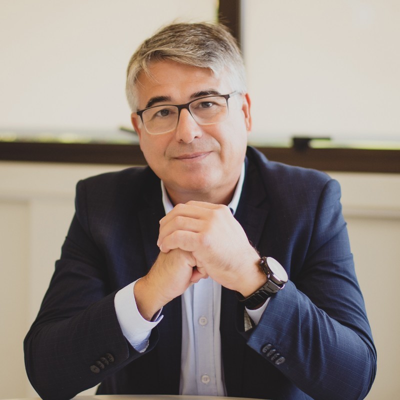 Álvaro Flores